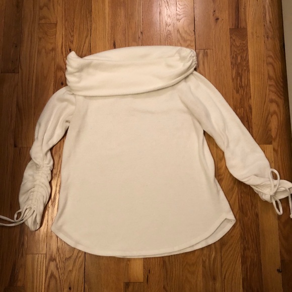 Cold shoulder sweater - Picture 5 of 6